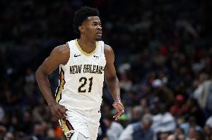 美記：鵜鶘將執(zhí)行內(nèi)線伊夫-米西和后衛(wèi)喬丹-霍金斯的球隊(duì)選項(xiàng)