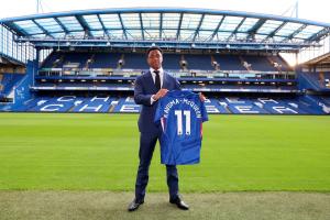 切爾西16歲小將卡武馬-麥昆首次入選球隊(duì)大名單，在替補(bǔ)席待命