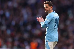 不敵維拉！B席：賽季結(jié)束還早不用過(guò)早下結(jié)論 我們的逼搶很糟糕