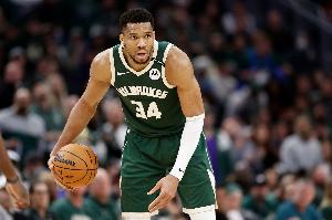 放開掄！字母哥賽季前三戰(zhàn)場均砍35+15+5 歷史首人