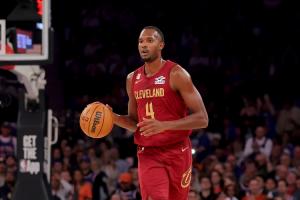 攻防兼?zhèn)洌∧祭?0投5中砍下15分11籃板5助攻3蓋帽 正負(fù)值+27