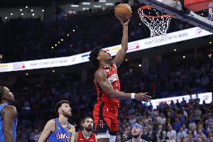 打得不錯！阿門半場8中4拿到8分并送出4次助攻 另有4板1斷