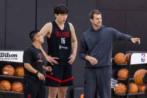 斯普利特……他咋突然就當(dāng)主教練了？