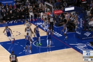 狀元出口氣！班凱羅強突頂開埃奇庫姆 上演雙手暴扣