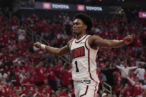 穿針引線！阿門-湯普森10中5拿到12分4板8助0失誤 正負值+33最高