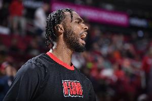 解說(shuō)：若伊森有這種級(jí)別的投射表現(xiàn) 等DFS回來(lái) 火箭進(jìn)攻會(huì)好很多