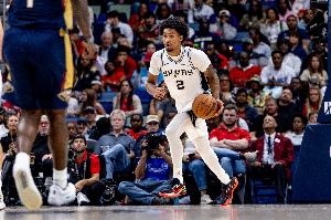 老成！哈珀半場5中4高效貢獻(xiàn)9分2板2助 正負(fù)值+5