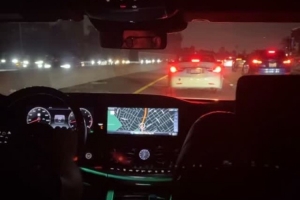 趕場(chǎng)看比賽！詹姆斯曬自己乘車(chē)出門(mén)動(dòng)態(tài) 遇到路況擁堵