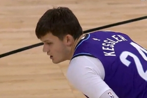 真有譜啊！基昂特-喬治突破外傳 凱斯勒接球調(diào)整三分自信命中！