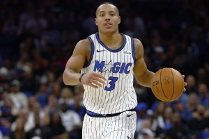 防守不力！貝恩17投10中空砍24分 對(duì)位76人后衛(wèi)群吃到六次犯規(guī)