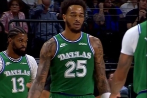 打雷霆就爆！PJ-華盛頓從半場(chǎng)沖過來 接隊(duì)友傳球強(qiáng)硬打成2+0