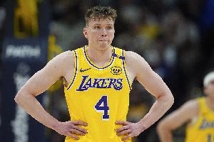 ??不會運球？克內(nèi)克特遭遇貼防慌亂出球直接傳出界外