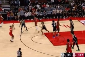 連珠炮！謝潑德外線開火連中2記三分 火箭領(lǐng)先29分打?；@網(wǎng)