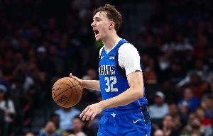 名記：弗拉格在大學(xué)高中都沒打過控衛(wèi) 獨行俠將不得不依賴?yán)麪? >
                                        </div>
                                    </div>
                                                                        <div   id=