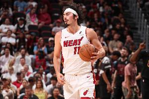 這也太高效了！哈克斯替補(bǔ)15分鐘 6中5&8罰全中砍下20分！