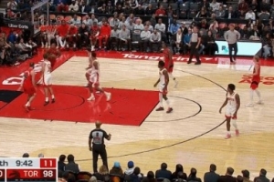 申京走神了！馬穆低位背打謝潑德 巴恩斯溜底線空切暴扣！