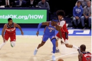 流暢絲滑！亞歷山大轉身過掉防守 中投穩(wěn)穩(wěn)命中