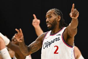 各種斷球！小卡上半場5中3得8分2板4助5斷 三分不準(zhǔn)2中0