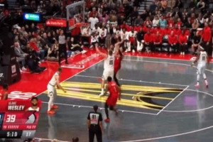 抹平分差！阿夫迪亞快攻中強(qiáng)硬背打命中 開拓者追平比分