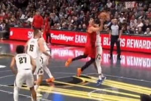 維持懸念！阿夫迪亞單打卡梅隆-約翰遜 轉(zhuǎn)身強(qiáng)硬上籃打成2+1！