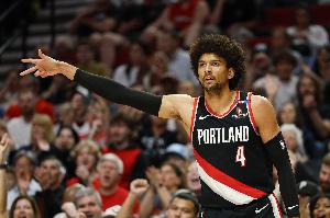 開拓者官方：塞布爾左手拇指尺側(cè)副韌帶撕裂 4-6周內(nèi)重新評估