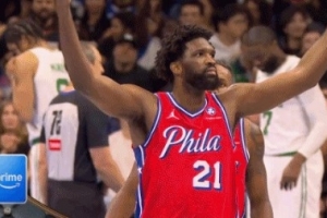 打高興了！恩比德突破打成2+1&煽動主場球迷情緒