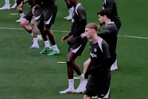 這到底是什么氣質(zhì)？帕爾默練球時(shí)跟隊(duì)友與眾不同！