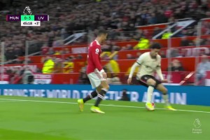 雙紅會回顧：C羅怒踢瓊斯引發(fā)沖突，曼聯(lián)災(zāi)難性的夜晚！