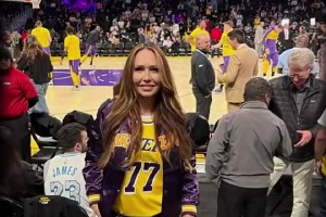 風(fēng)韻猶存！東契奇媽媽完全看不出51歲了啊??