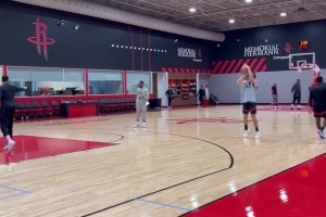 怪不得超遠(yuǎn)這么準(zhǔn)??！謝潑德訓(xùn)練中都是三分線外一步練投籃的??